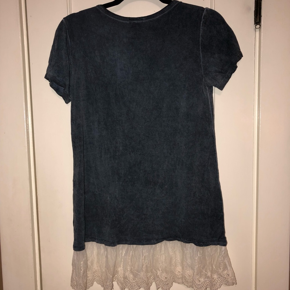❗️FINAL SALE❗️Tunic shirt with lace bottom - Picture 2 of 5